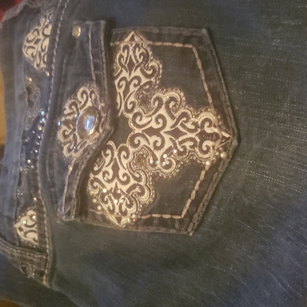 Size 7/> 8 premiere brand jeans with cute rhindstone on pockets